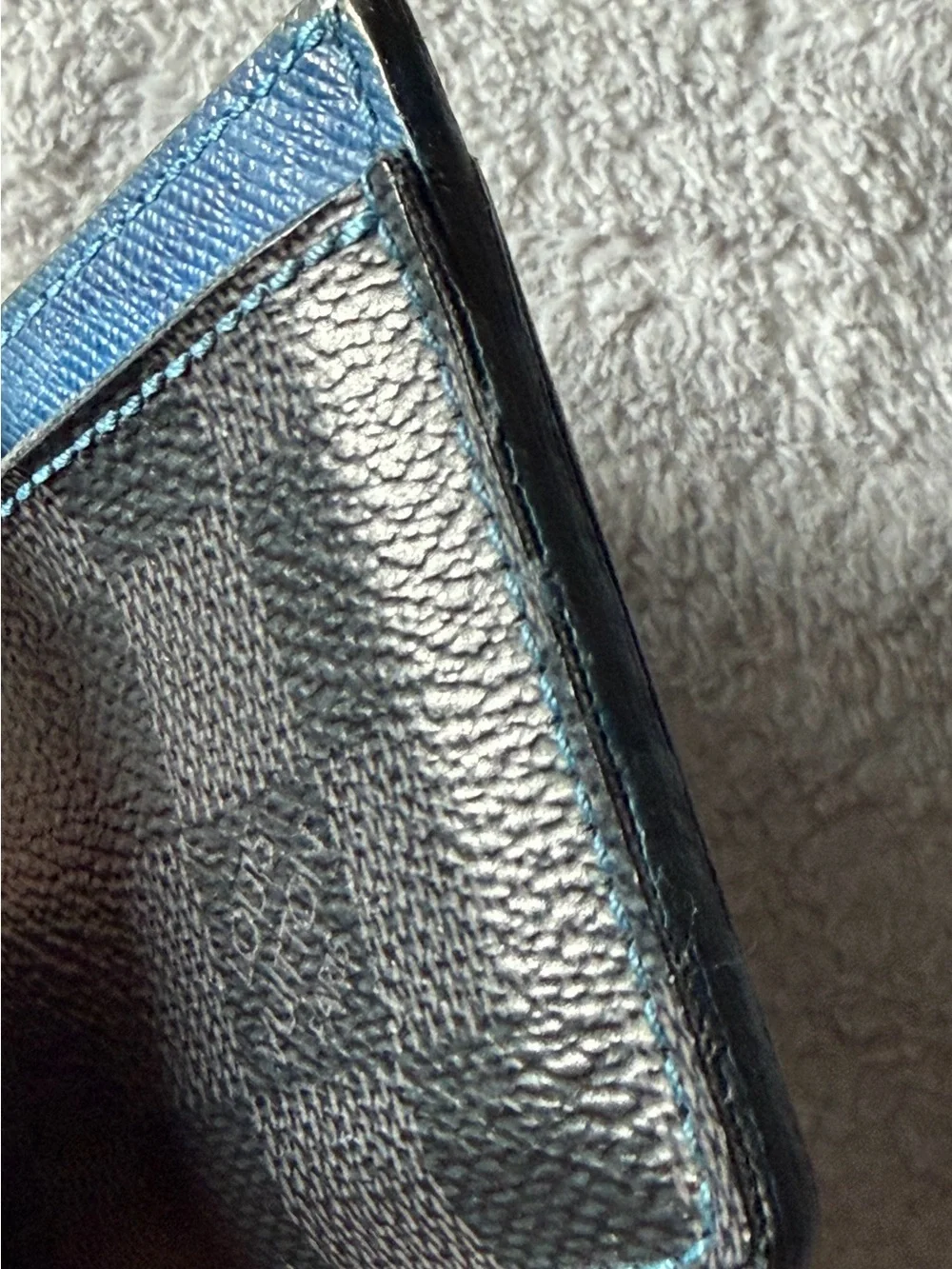 Louis Vuitton sleek card
